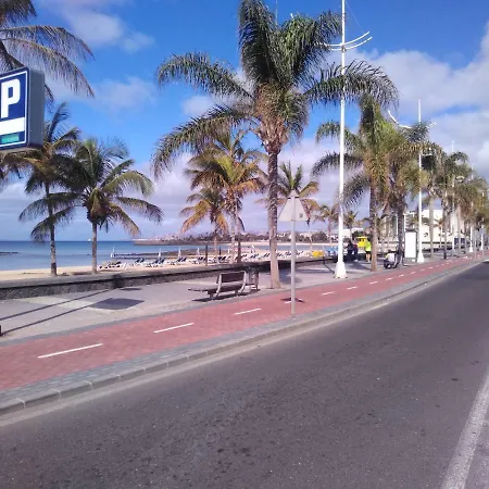 Estudio Arrecife Beach شقة